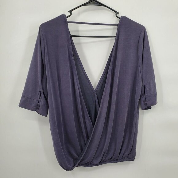 Red by BKE Washed Surplice Top 3/4 Button Sleeve V-Neck Small Womens Gray - Picture 4 of 12